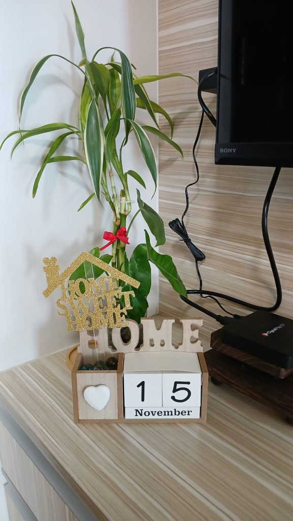 tourist urban abode home calendar