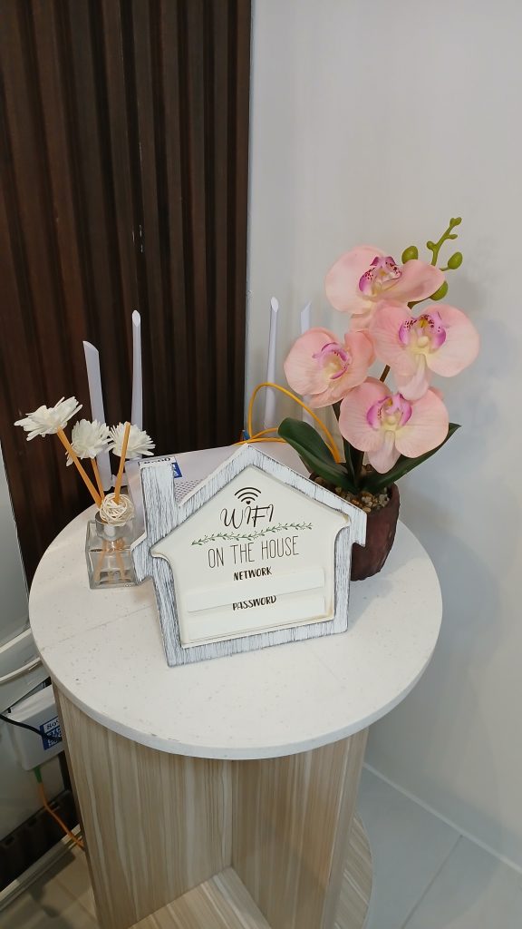 tourist urban abode side table