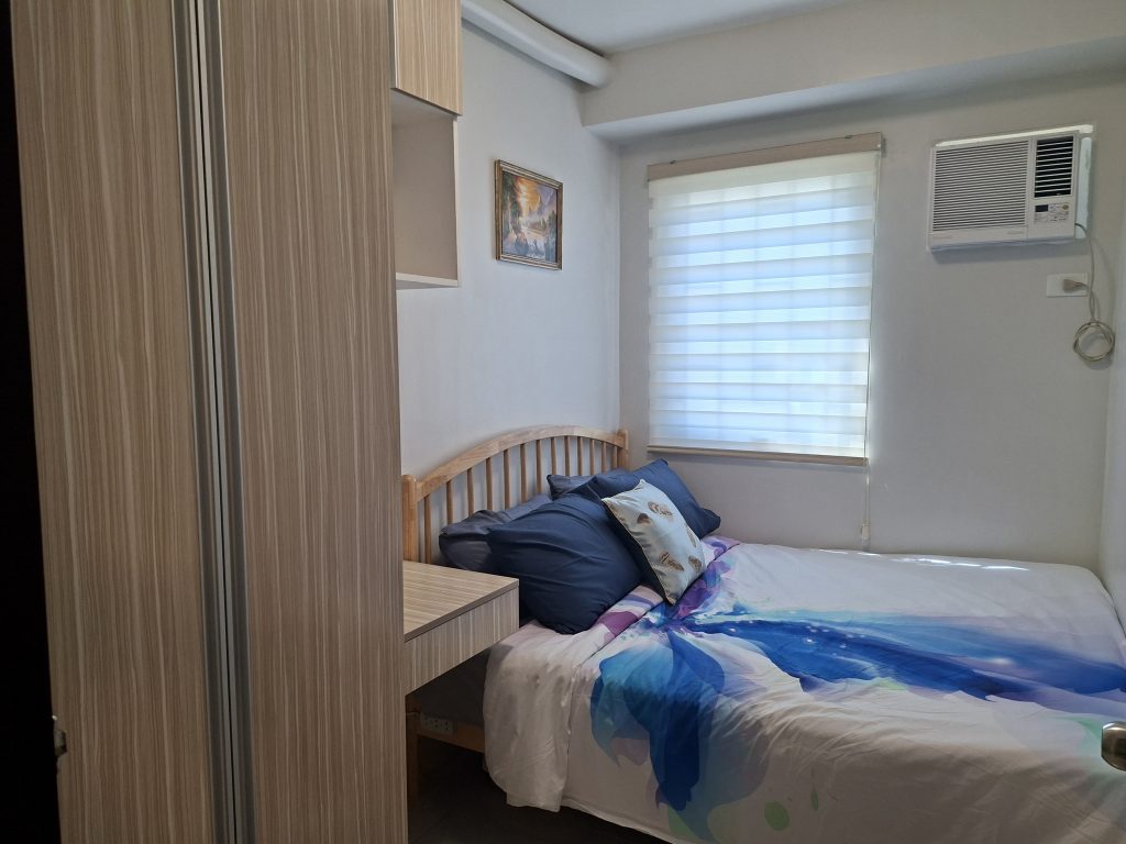 tourist urban abode bedroom 01